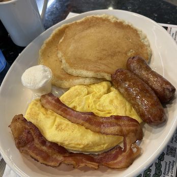 Geets Diner & Bar - Diners Near Me - Williamstown, New Jersey Geets Diner & Bar - Diners Near Me - Williamstown, New Jersey