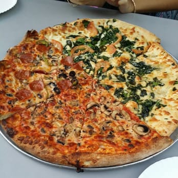 Bob's Pizzeria - This is what they consider 4 slices! - Pizza Near Me - Kailua, Hawaii Bob's Pizzeria - This is what they consider 4 slices! - Pizza Near Me - Kailua, Hawaii