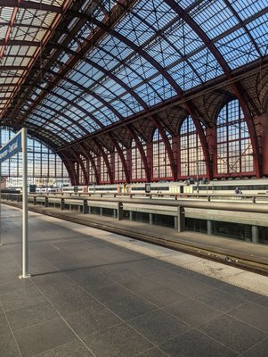 Antwerpen-Centraal station by null