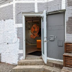 CoCo Fresh Tea & Juice - Side entrance off Marjory