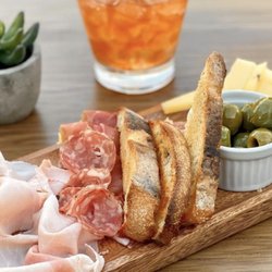 IL Bosco Pizza - Get going with your favorite antipasta or bruschetta and wine for our happy hour!