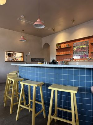 kid sister A WINE BAR by null