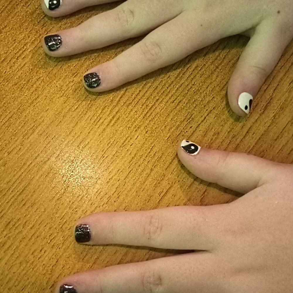 Vida Nails & Spa - Gel manicure with apparent 'intricate' Ying yang design - Nail Salons Near Me - Warwick, Rhode Island Vida Nails & Spa - Gel manicure with apparent 'intricate' Ying yang design - Nail Salons Near Me - Warwick, Rhode Island