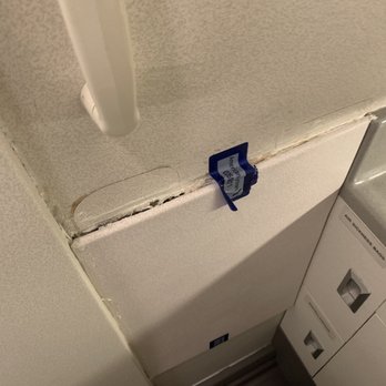 American Airlines - Plane falling apart - Airlines Near Me - Miami, Florida American Airlines - Plane falling apart - Airlines Near Me - Miami, Florida