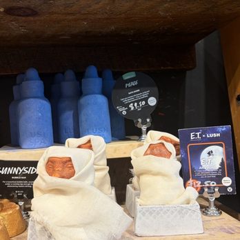 LUSH Cosmetics - Cosmetics & Beauty Supply Near Me - Woodland Hls, California LUSH Cosmetics - Cosmetics & Beauty Supply Near Me - Woodland Hls, California