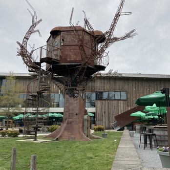 Dogfish Head Milton Brewery - Breweries Near Me - Milton, Delaware