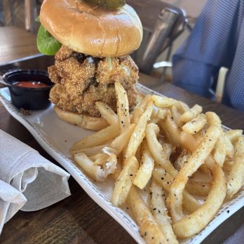 412 Public House - Catfish Sandwich! - Gastropubs Near Me - Cullman, Alabama