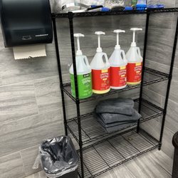 Chow Hound - Lots of grooming supplies/tools provided
