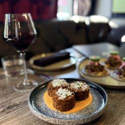 Short Ribs crispy rice cakes