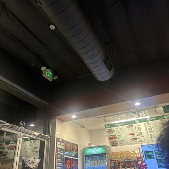 Wingstop - A worker named jatziry called us ugly in Spanish thinking we couldn't understand and our wings barely had sauce - Chicken Wings Near Me - San Jose, California