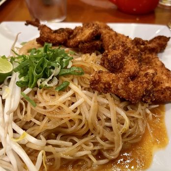 Daw Kun Thai - Ask for the chicken wing spice on any fried chicken dish. - Thai Near Me - Manchester, New Hampshire Daw Kun Thai - Ask for the chicken wing spice on any fried chicken dish. - Thai Near Me - Manchester, New Hampshire