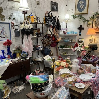 Red Barn Mall - Antiques Near Me - Louisville, Kentucky