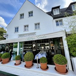 Ashley's Restaurant - Gebäude und Wintergarten