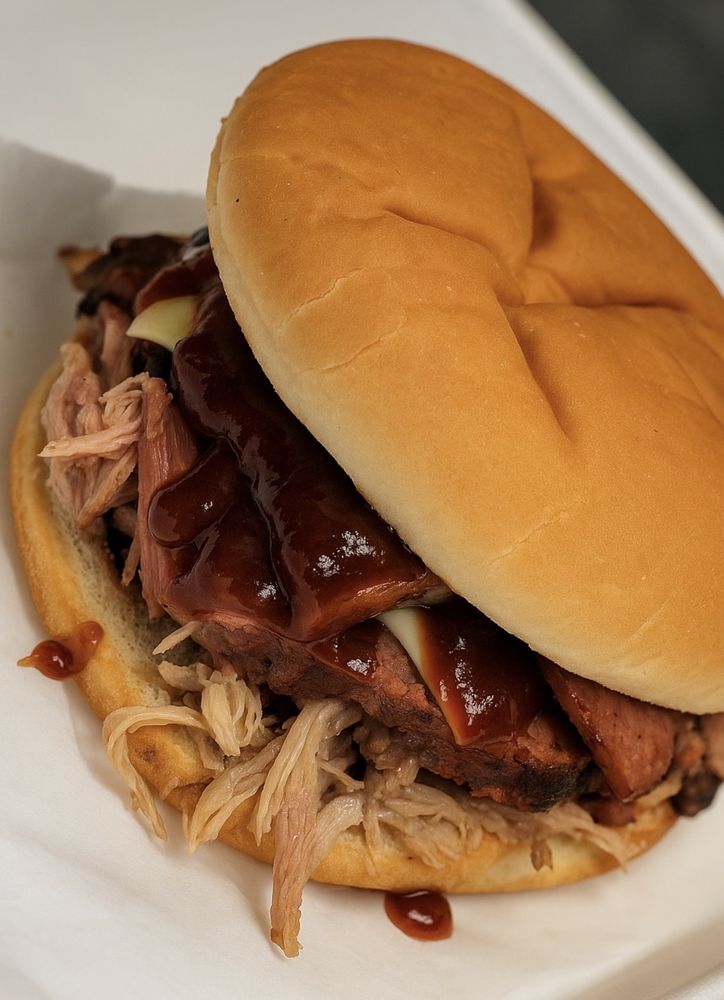 JV’s BBQ Logo
