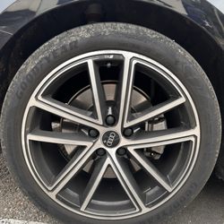 Sixt - This is a photo of the completely bald tires