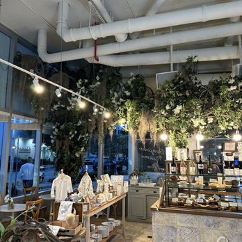 maman - Maman merchandise - French Near Me - Miami Beach, New York