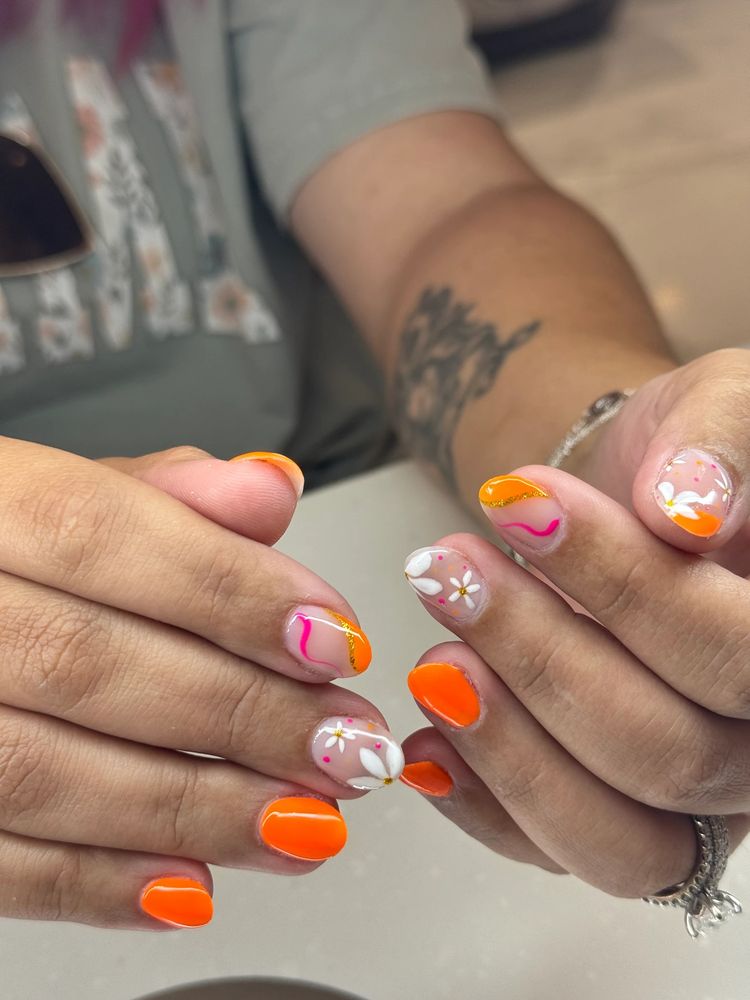 Monchéri Nails & Spa Logo