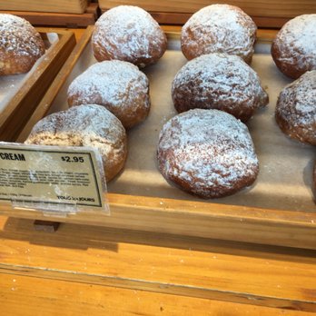 Tous Les Jours - Red bean cream pastry! To die for! - Bakeries Near Me - Glenview, Illinois Tous Les Jours - Red bean cream pastry! To die for! - Bakeries Near Me - Glenview, Illinois