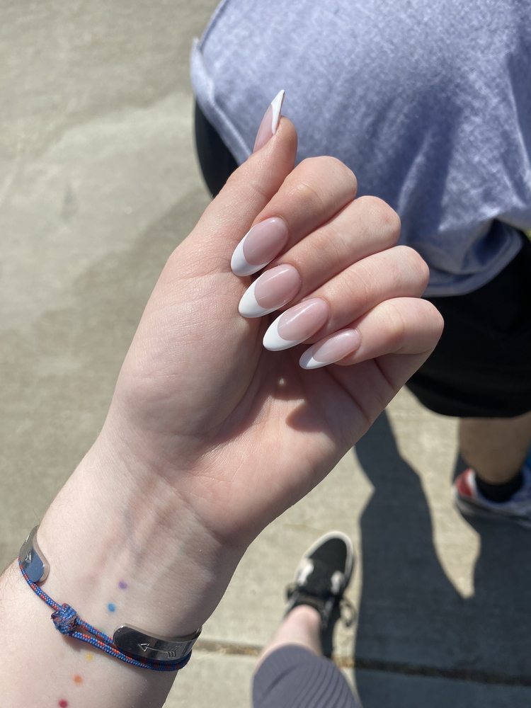 Fashion Nails Logo
