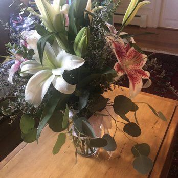 The Waters Edge Flowers - Florists Near Me - Newport, Rhode Island