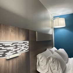 Holiday Inn Express & Suites Mason City - Modern lighting!