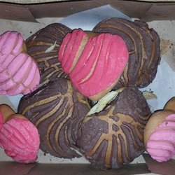 La Central Bakery/Panaderia - Happy Valentine's Day 2025! They had cute heart-shaped conchas today!