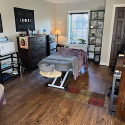 Healing Moon Massage & Wellness - Massage room