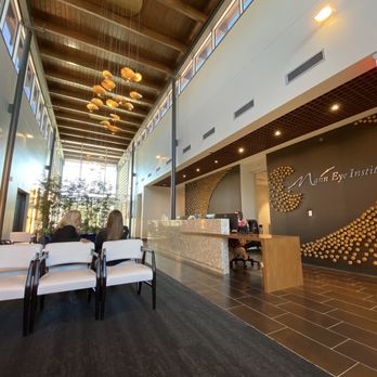 Mann Eye Institute - Lobby/ waiting area - Optometrists Near Me - Sugar Land, Texas Mann Eye Institute - Lobby/ waiting area - Optometrists Near Me - Sugar Land, Texas