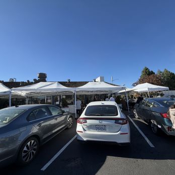 Sweet Maple - Parking lot and waiting area - Breakfast & Brunch Near Me - Cupertino, California