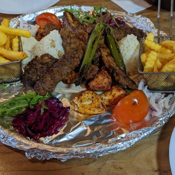 Gourmet Kebap - Sieht nach wenig aus, ist aber für 2 Personen - Turkish Near Me - Kuchen, BW