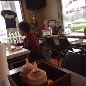 Perrys Smoking Pig - Barbeque Near Me - White House, Tennessee