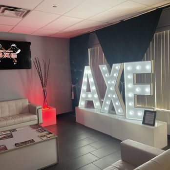 NY Axe Throwing Range - Axe Throwing Near Me - Farmingdale, New York