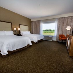 Hampton Inn & Suites by Hilton Truro - Guest room