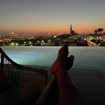 Canvas Hotel Dallas - Sunset - Hotels Near Me - Dallas, Texas