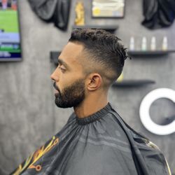 Royal Ambiance Barber Studio - Shadow fade beard shape up nothing off top.