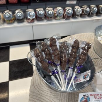 Alpine Chocolat Haus - Ice Cream & Frozen Yogurt Near Me - Manistee, Michigan