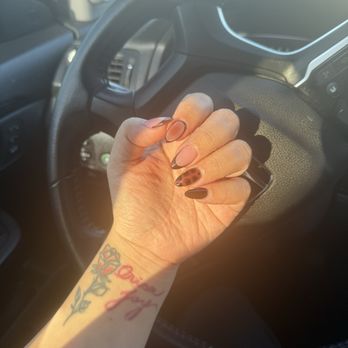 Hello Nails and Spa - Nail Salons Near Me - Lakewood, California