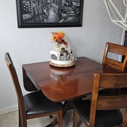 Yesterdaze Mall - This is the tabe we bought from Yesterdaze.   We love it!