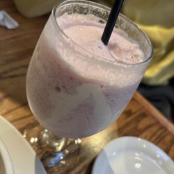 Paddy's Brewpub & Rosie's Restaurant - Strawberry shake