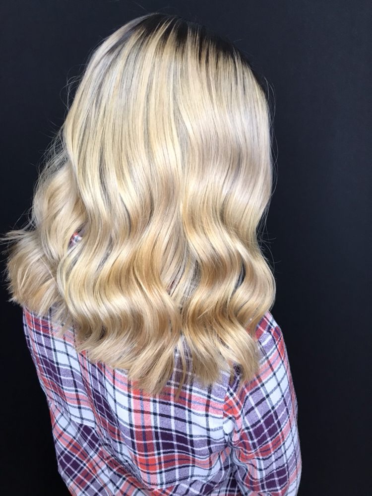 Foxxyladyy's Hair Studio Logo