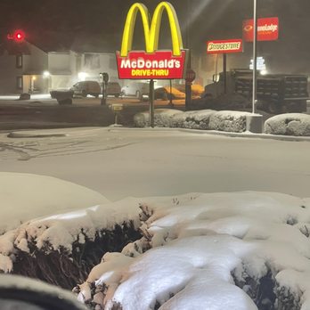 McDonald's - Sign & snow - Fast Food Near Me - Williams, Arizona