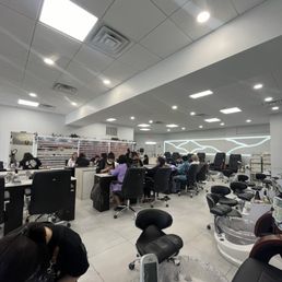 Manicure and pedicure seating Manicure and pedicure seating