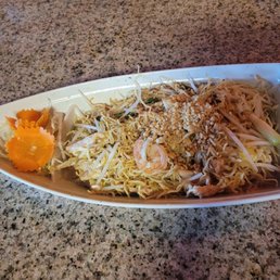 Crispy pad Thai with shrimp