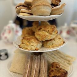 Val's English Tea and Pie Shop - Afternoon tea