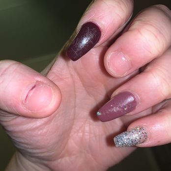 P Nail Salon - 4 days after getting a full set NEVER AGAIN! Paper thin breaking like nothing - Nail Salons Near Me - Glenwood, Illinois