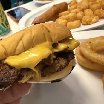 The Shore Shack - Smash burger - Yum! - American Near Me - Pacifica, California