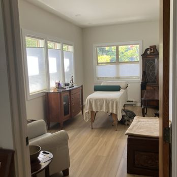 Integrative Pain and Wellness - Treatment room - Acupuncture Near Me - Eastsound, Washington Integrative Pain and Wellness - Treatment room - Acupuncture Near Me - Eastsound, Washington