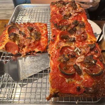 La Bella Pizza - Pizza Near Me - Fredericksburg, Virginia La Bella Pizza - Pizza Near Me - Fredericksburg, Virginia