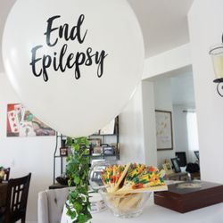 Mujer Magic Events - Custom text balloons for birthdays, fundraisers or corporate events.