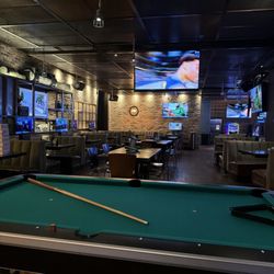 Bombshells Restaurant & Bar